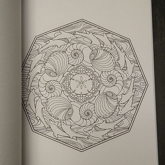 Mandala adult coloring book - Picture 14 of 16